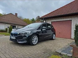 Schwarz Gebraucht 2018 BMW 225 Active Tourer iPerformance Van / Kleinbus | 14.500 € (Fairer Preis)