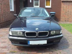 Blau Gebraucht 1998 BMW 740 Limousine | 3.290 €