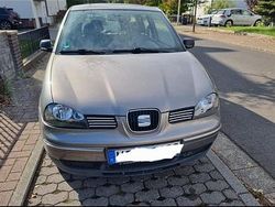 Grau Gebraucht 2003 Seat Arosa Kleinwagen | 1.400 € (Etwas zu teuer)