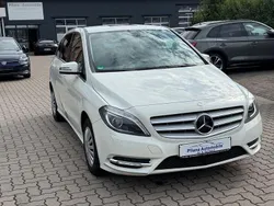 Weiß Gebraucht 2012 Mercedes B180 Van / Kleinbus | 8.099 € (Guter Preis)