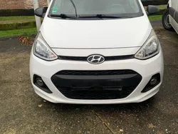 Weiß Gebraucht 2015 Hyundai i10 Kleinwagen | 3.333 €