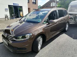 Braun Gebraucht 2016 VW Touran Comfortline Van / Kleinbus | 17.500 € (Fairer Preis)