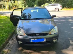 Grau Gebraucht 2002 Ford Focus Limousine | 1.000 € (Guter Preis)