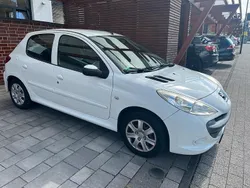 Weiß Gebraucht 2011 Peugeot 206+ Kleinwagen | 2.350 € (Guter Preis)