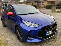 Blau Gebraucht 2021 Toyota Yaris Hybrid Limousine | 18.490 € (Fairer Preis)
