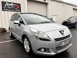 Grau Gebraucht 2013 Peugeot 5008 Allure Van / Kleinbus | 8.990 € (Teuer)