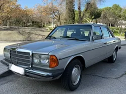 Silber Gebraucht 1983 Mercedes E300 Limousine | 14.000 €