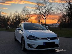 Weiß Gebraucht 2020 VW e-Golf Kleinwagen | 16.500 € (Fairer Preis)