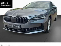 Graphitegrau metallic Neu 2025 Skoda Superb Essence Kombi | 40.090 € (Guter Preis)