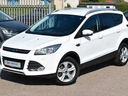 Weiß Gebraucht 2016 Ford Kuga SYNC Edition SUV | 9.990 € (Superpreis)