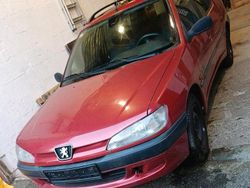 Rot Gebraucht 1999 Peugeot 306 Kombi | 1.990 € (Etwas zu teuer)
