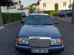 Blau Gebraucht 1992 Mercedes E300 Coupé | 8.200 €