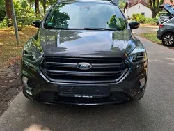 Grau Gebraucht 2018 Ford Kuga ST-Line SUV | 13.900 € (Fairer Preis)