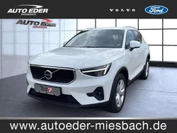 Weiss Gebraucht 2024 Volvo XC40 Core SUV | 33.690 € (Guter Preis)