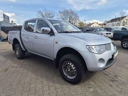 Silber Gebraucht 2010 Mitsubishi L200 Abholung | 13.900 € (Etwas zu teuer)