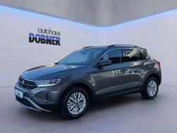 Grau Gebraucht 2024 VW T-Roc Life SUV | 22.890 € (Guter Preis)