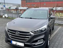 Grau Gebraucht 2016 Hyundai Tucson Style SUV | 8.900 € (Fairer Preis)