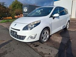 Weiß Gebraucht 2010 Renault Scénic III Dynamique Van / Kleinbus | 2.999 € (Guter Preis)