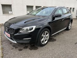Schwarz Gebraucht 2016 Volvo V60 CC Summum Kombi | 11.990 € (Etwas zu teuer)
