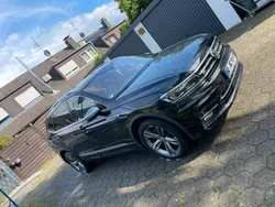 Schwarz Gebraucht 2020 VW Tiguan Allspace R-line SUV | 38.000 €