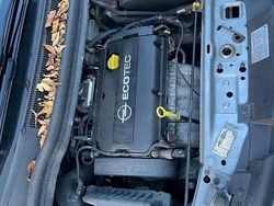 Grau Gebraucht 2008 Opel Zafira Van / Kleinbus | 2.700 € (Etwas zu teuer)