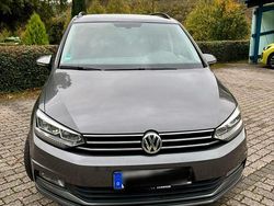 Grau Gebraucht 2016 VW Touran Van / Kleinbus | 11.900 € (Fairer Preis)