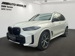 Mineralweiss metallic (weiss) Gebraucht 2023 BMW X5 M Sport SUV | 84.900 € (Teuer)