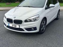 Weiß Gebraucht 2017 BMW 218 Active Tourer Sport Line Van / Kleinbus | 16.700 € (Fairer Preis)