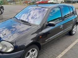 Schwarz Gebraucht 2000 Renault Clio II Limousine | 999 € (Fairer Preis)