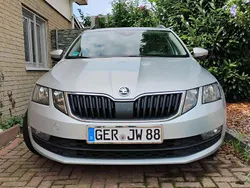 Grau Gebraucht 2019 Skoda Octavia Clever Kombi | 14.900 € (Fairer Preis)