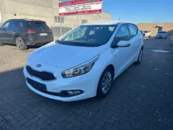 Weiß Gebraucht 2014 Kia Ceed Edition 7 Limousine | 4.999 € (Guter Preis)