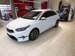 Weiß Neu 2025 Kia Ceed Limousine | 27.480 € (Etwas zu teuer)