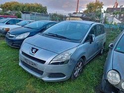 Grau Gebraucht 2010 Peugeot 5008 Premium Van / Kleinbus | 2.950 € (Fairer Preis)