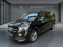 Schwarz Gebraucht 2023 Mercedes V300 Avantgarde Van / Kleinbus | 57.490 € (Guter Preis)