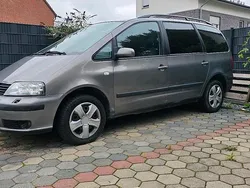 Grau Gebraucht 2003 Seat Alhambra Van / Kleinbus | 4.599 €
