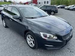 Grau Gebraucht 2015 Volvo V60 Business Edition Kombi | 11.880 € (Fairer Preis)