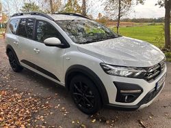 Weiß Gebraucht 2022 Dacia Jogger Comfort Van / Kleinbus | 14.990 € (Superpreis)