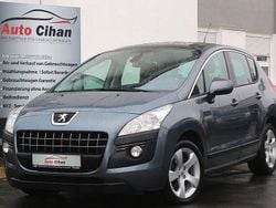 Grau Gebraucht 2012 Peugeot 3008 Active Van / Kleinbus | 5.990 € (Fairer Preis)