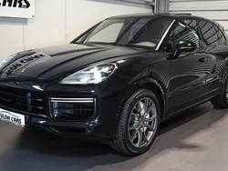 Tiefschwarz (metallic) Gebraucht 2019 Porsche Cayenne Turbo Sport SUV | 65.990 €