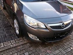 Grau Gebraucht 2011 Opel Astra Kombi | 3.990 € (Fairer Preis)