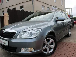 Grau Gebraucht 2012 Skoda Octavia Family Kombi | 8.990 € (Guter Preis)