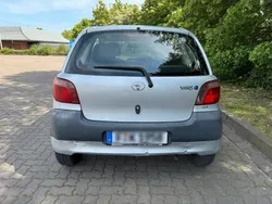 Grau Gebraucht 2001 Toyota Yaris Limousine | 1.550 €