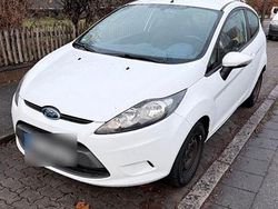 Weiß Gebraucht 2009 Ford Fiesta Kleinwagen | 1.950 €