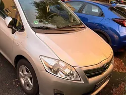Silber Gebraucht 2011 Toyota Auris Hybrid Limousine | 8.500 €
