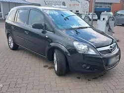 Schwarz Gebraucht 2014 Opel Zafira Van / Kleinbus | 8.400 € (Fairer Preis)