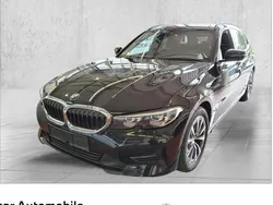 Schwarz Gebraucht 2022 BMW 318 Sport Line Kombi | 25.495 € (Guter Preis)