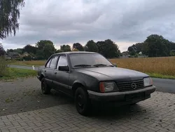 Schwarz Gebraucht 1986 Opel Ascona Limousine | 800 €