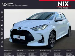 Weiß Gebraucht 2023 Toyota Yaris Hybrid Team Limousine | 21.570 € (Fairer Preis)