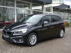 Black sapphire metallic Gebraucht 2016 BMW 218 Active Tourer Advantage Van / Kleinbus | 15.480 € (Fairer Preis)