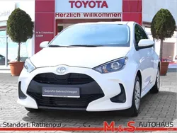 Weiß Gebraucht 2022 Toyota Yaris Basis Limousine | 13.490 € (Fairer Preis)